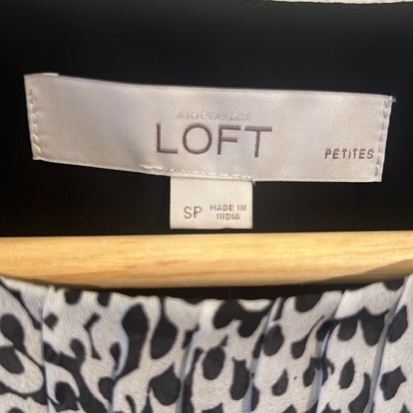 LOFT black n white sleeveless top with elastic waist - Picture 6 of 15
